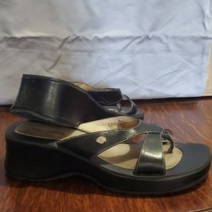 Ladies HD sandals sz. 8.5